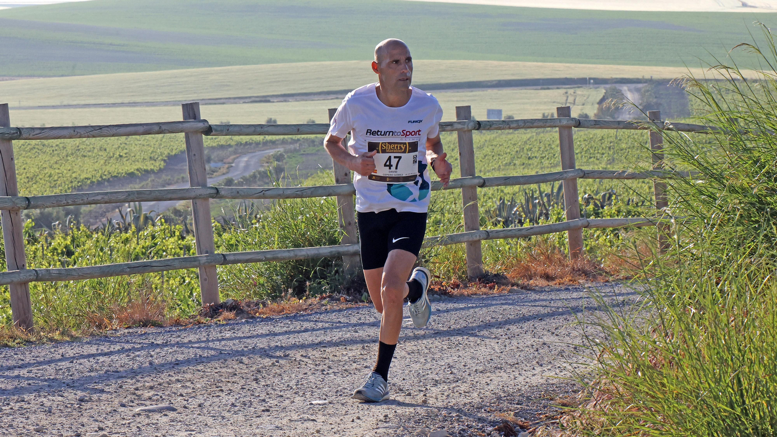 David Cepero encara una de las cuestas del Marco de Jerez. David Cepero encara una de las cuestas del Marco de Jerez.