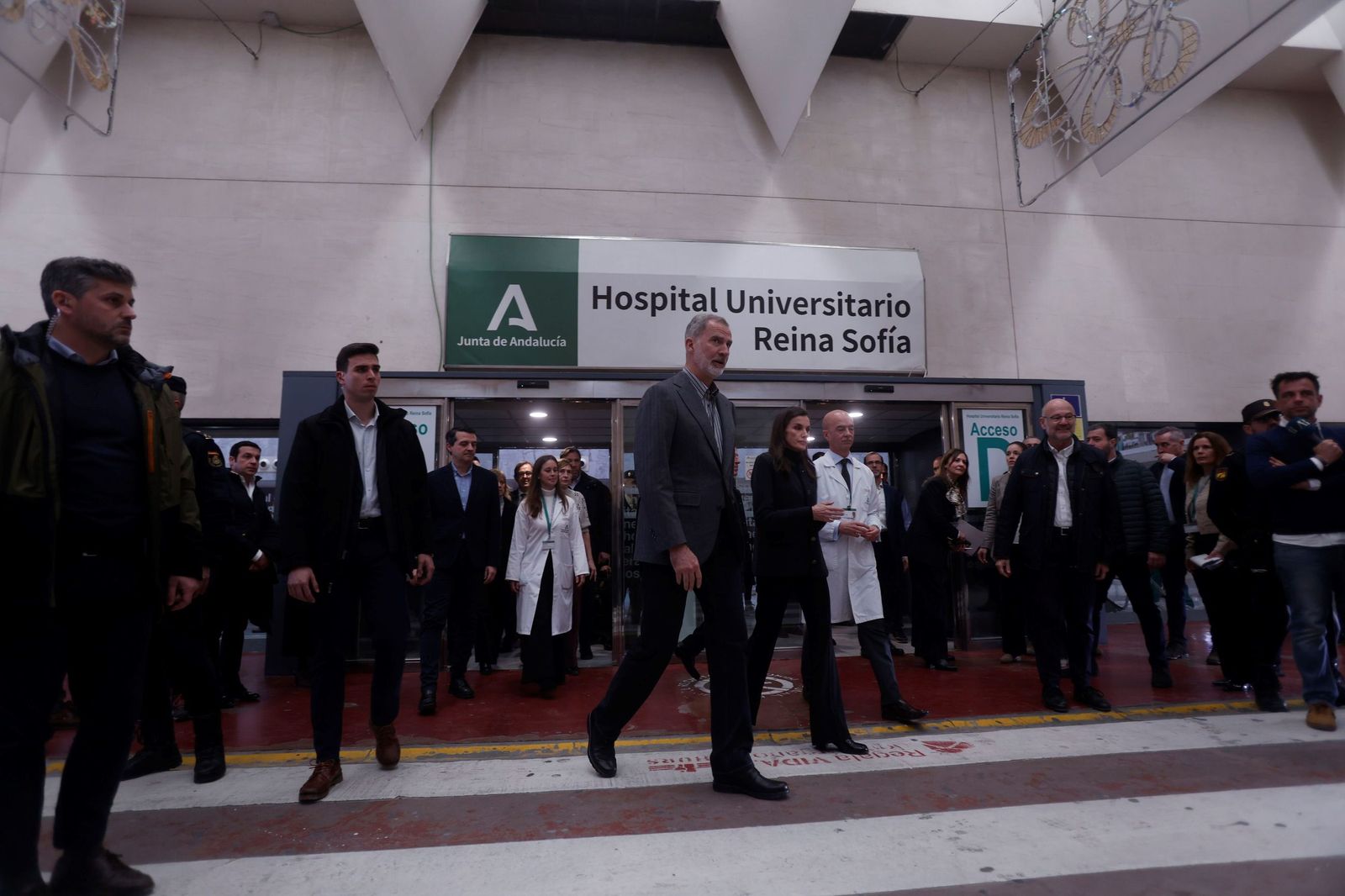 La visita de los Reyes a los heridos del accidente de Adamuz en el Hospital Reina Sofía