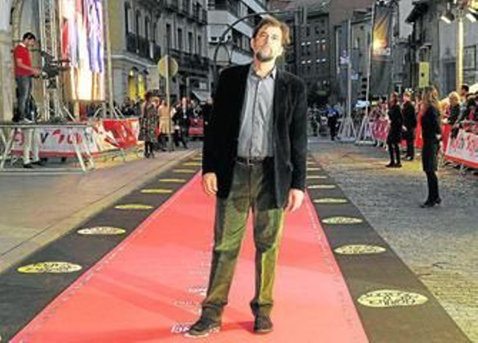 Nani Moretti, ayer, en la entrada del Teatro Calderón de la Barca de Valladolid.