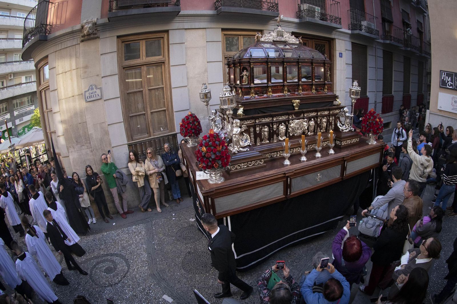 Las mejores fotografías de la salida de la Hermandad del Santo Sepulcro 2025