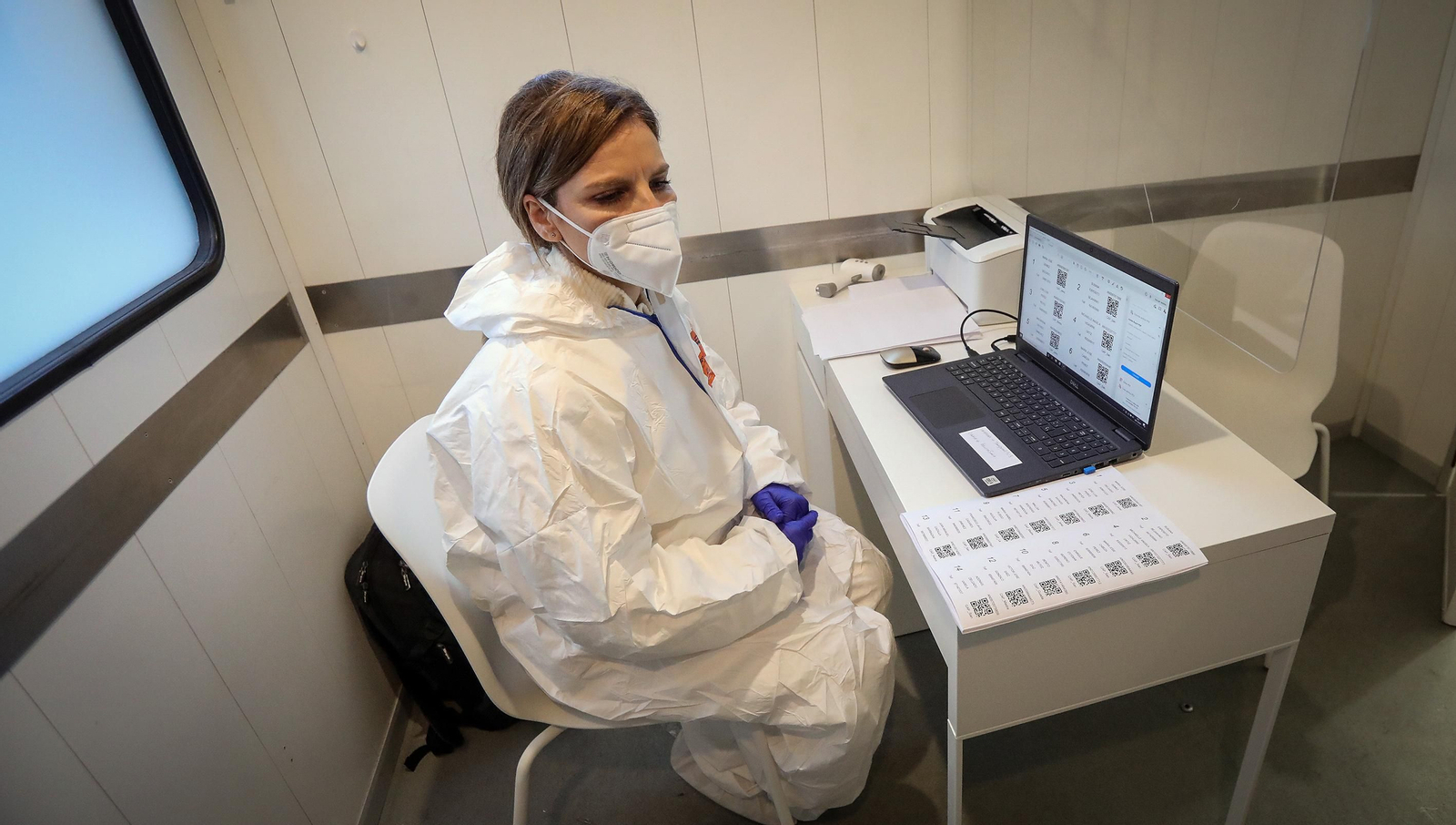 El 'Covid-Bus' de la Junta para el cribado masivo comienza en Jerez