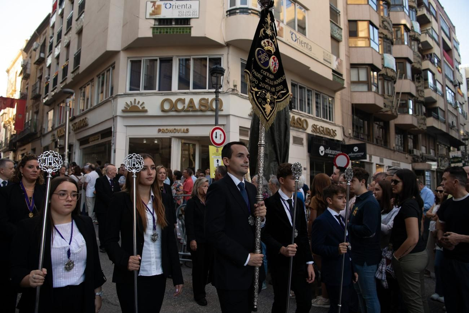 Una marea de devoción inunda Jaén al paso de la Magna, en imágenes