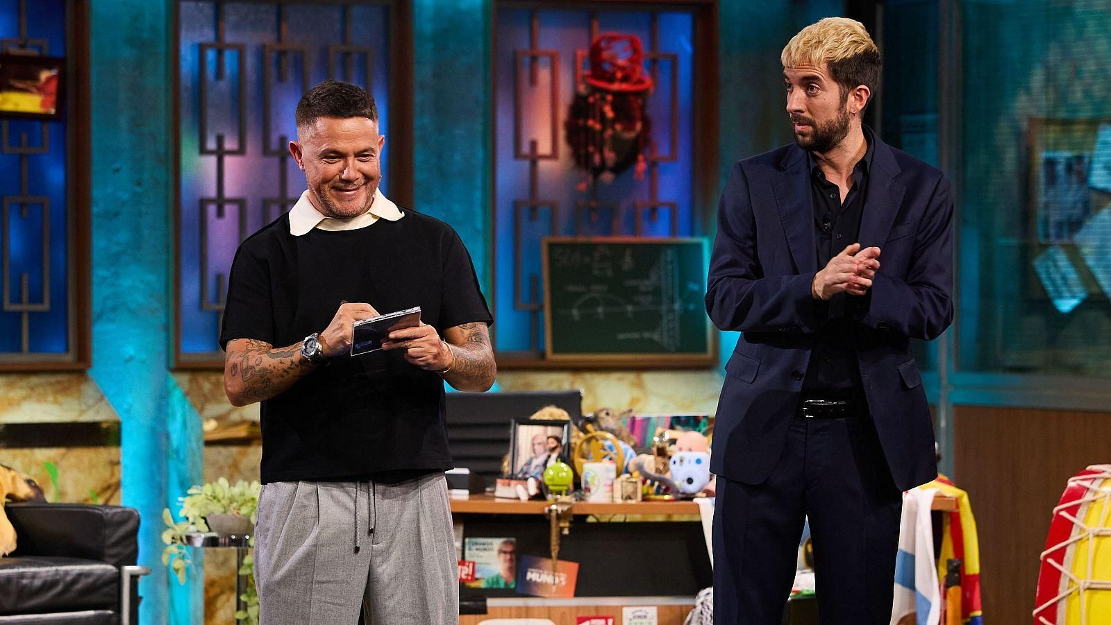 Alejandro Sanz en 'La Revuelta' junto a David Broncano