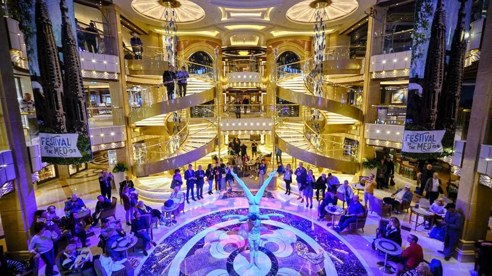 Interior del buque Sky Princess