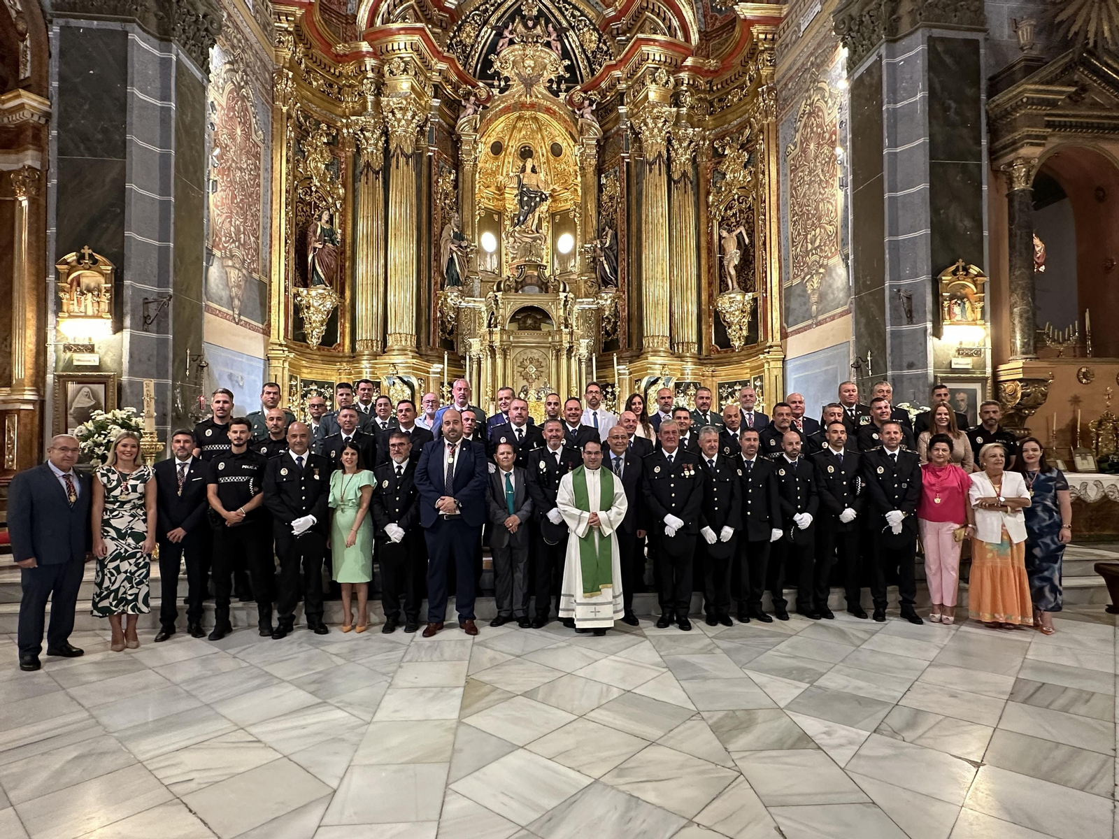 Miembros de la sociedad civil y la Policía Local huercalenses, reconocidos por los Ángeles Custodios.