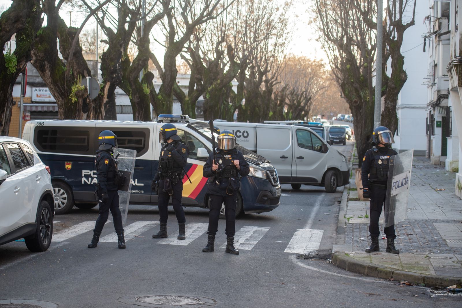 Agentes de la Policía Nacional, en el dispositivo montado en el lugar de los hechos.