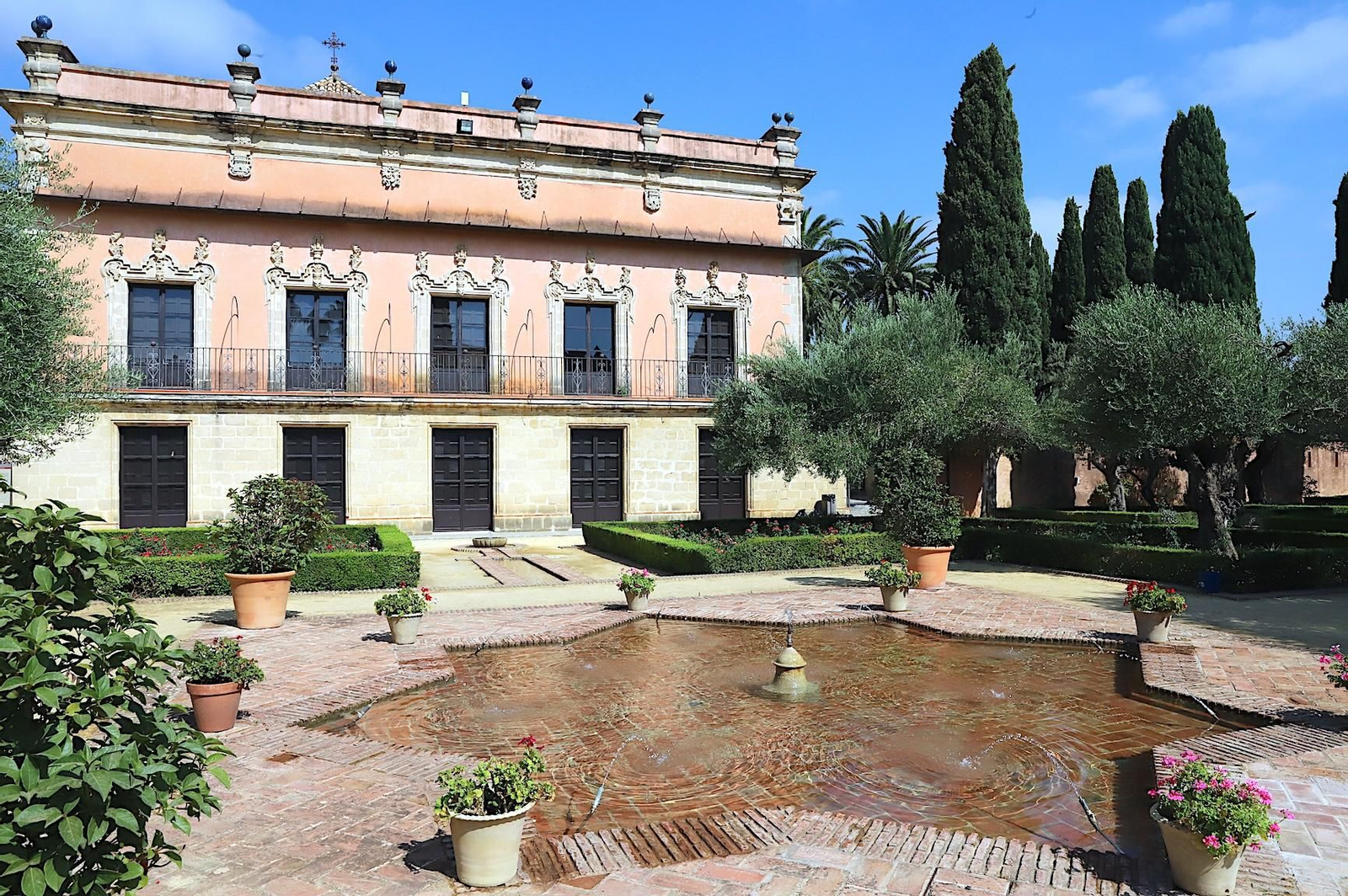 Una de las fuentes reparadas en el Alcázar.
