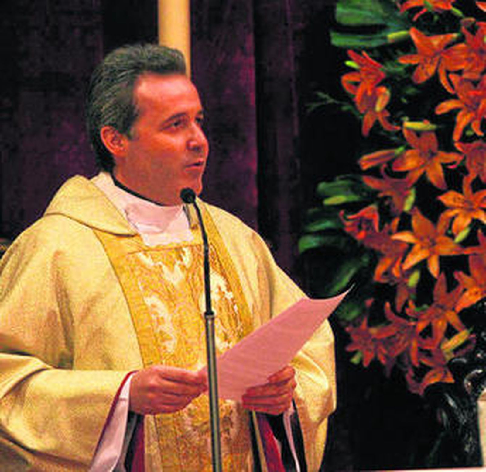 Mario Iceta durante la Misa Crismal de 2008 en la Catedral.