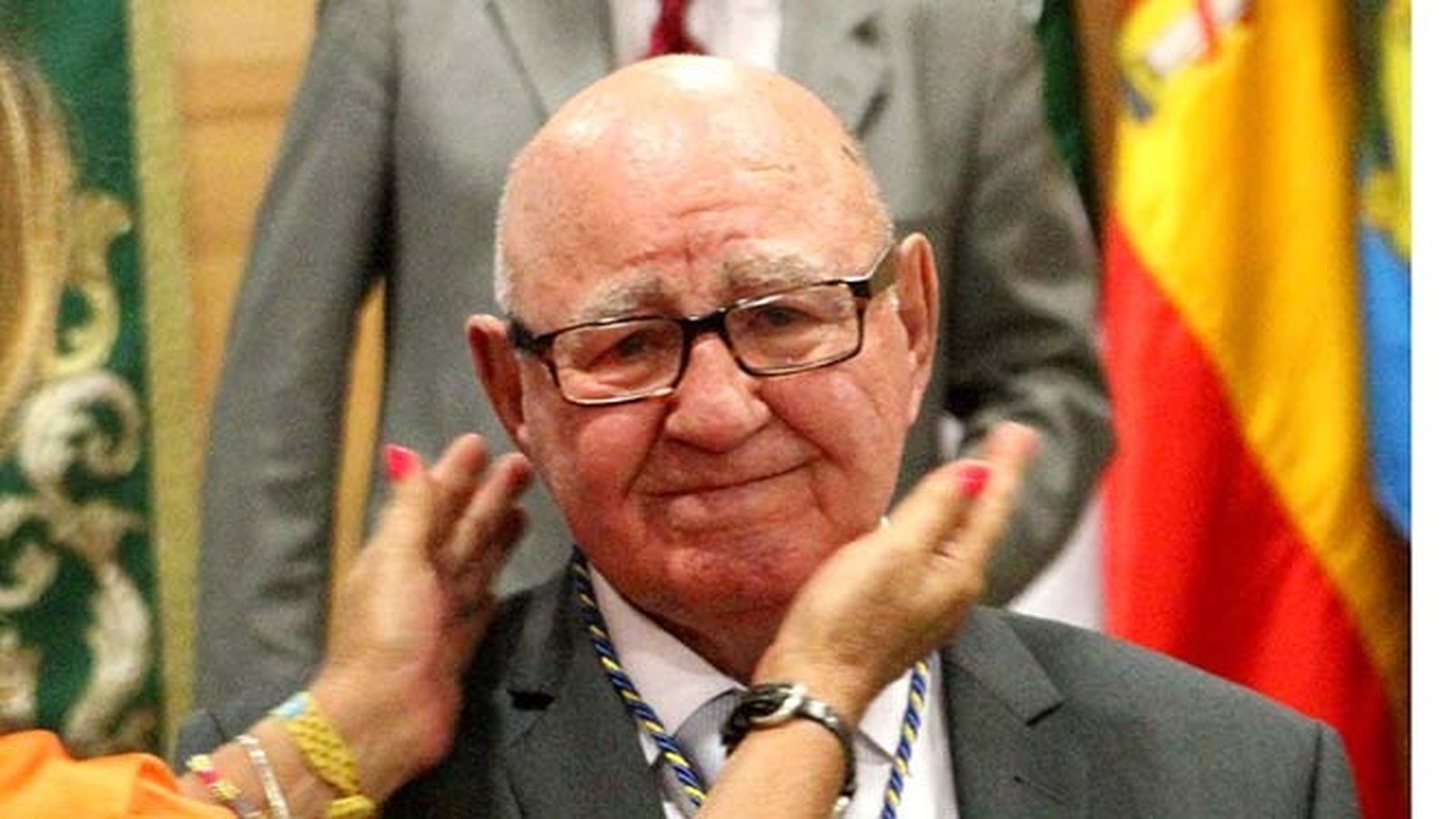 Miguel Gutiérrez, emocionado al recibir la Medalla de la Palma en 2016.