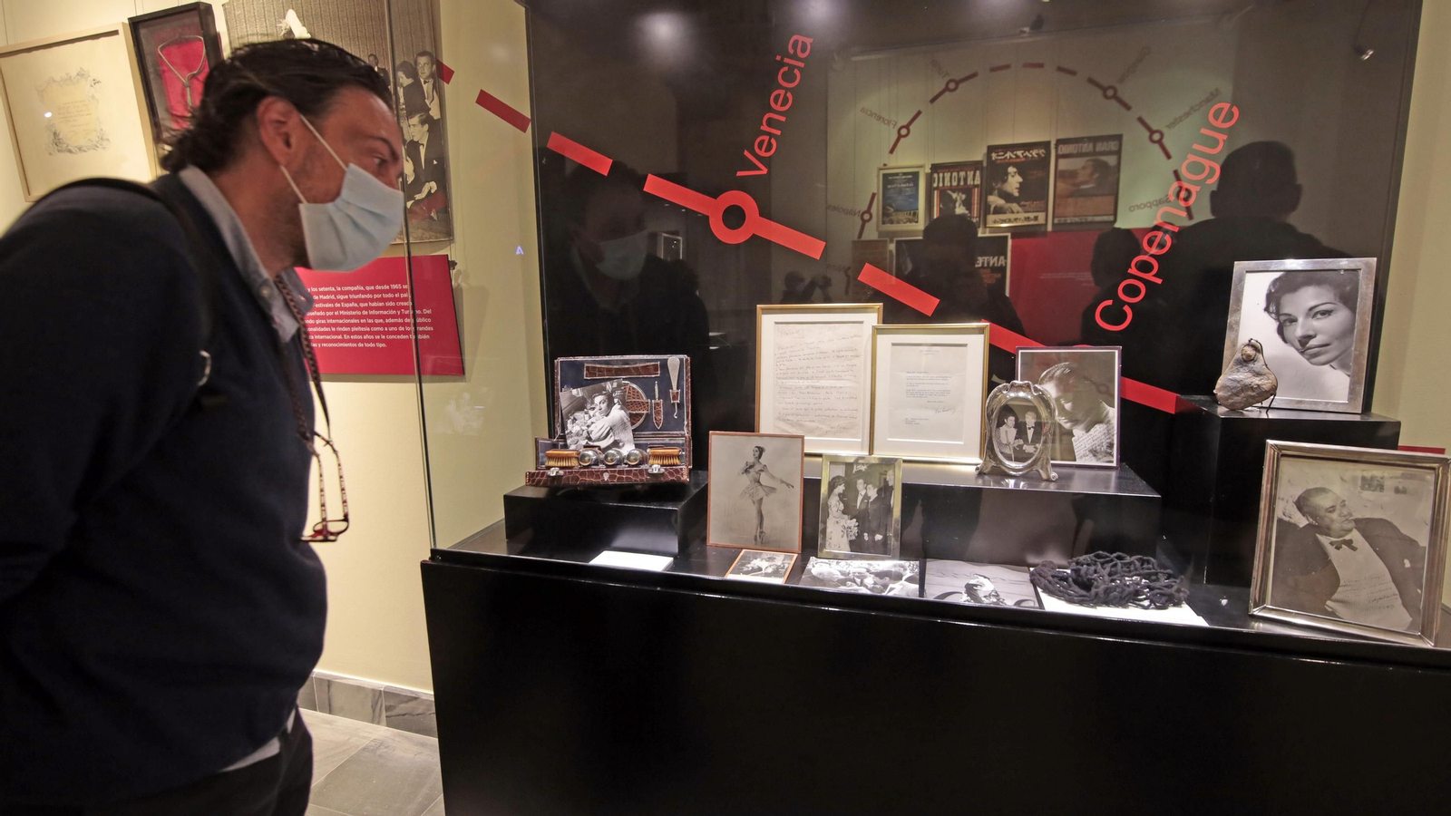 Inaugurada la exposición de Antonio El Bailarín