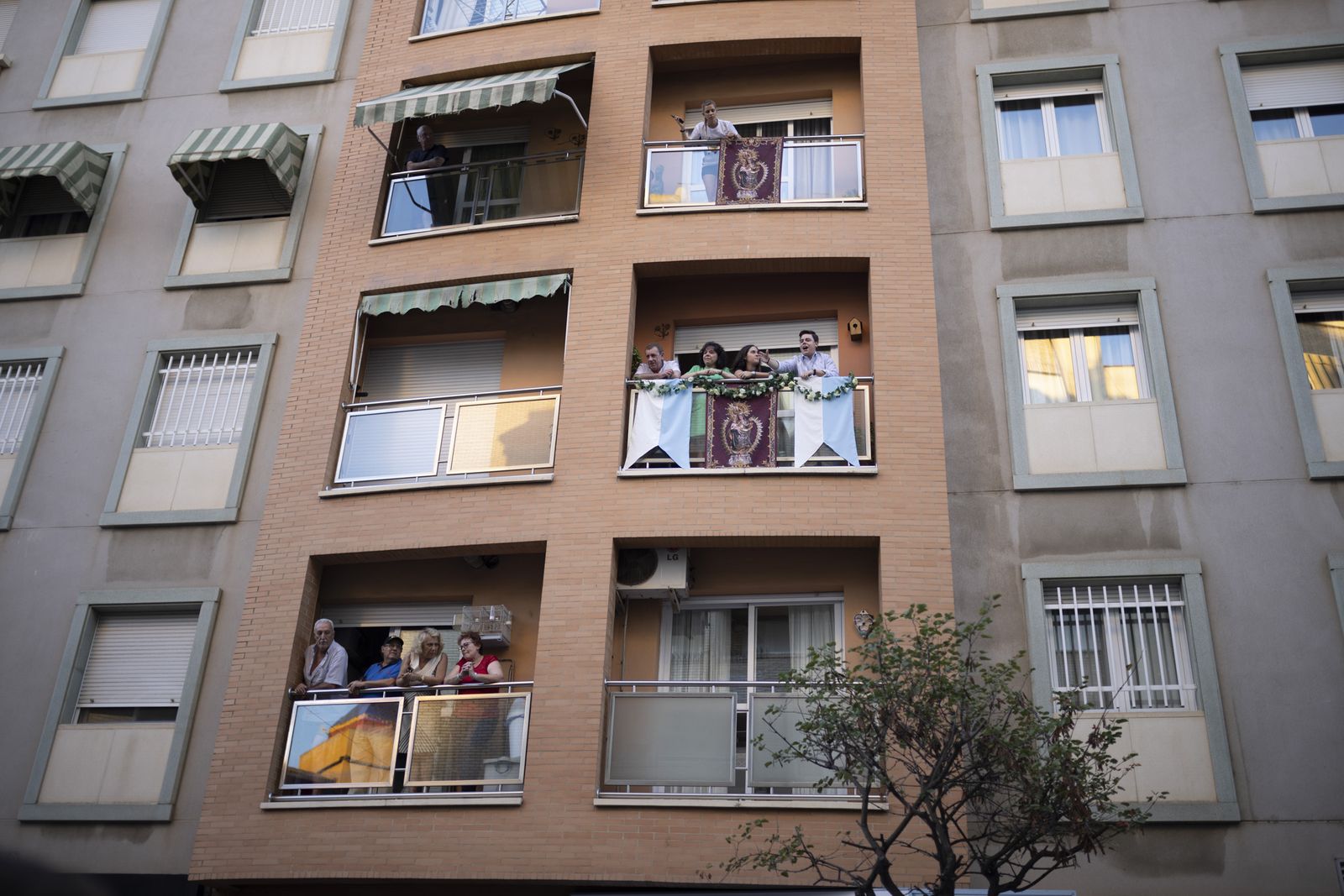 Imágenes de la salida de la Virgen de la Cinta desde la Catedral hacia el Santuario