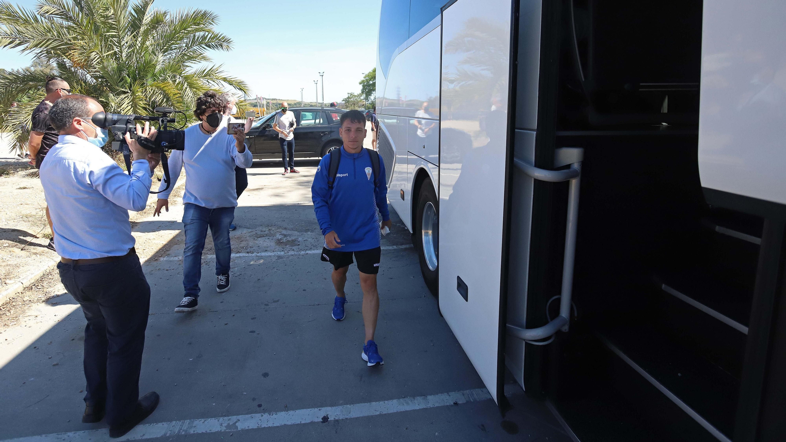 Fotos de la salida del Algeciras al playoff de ascenso de Extremadura