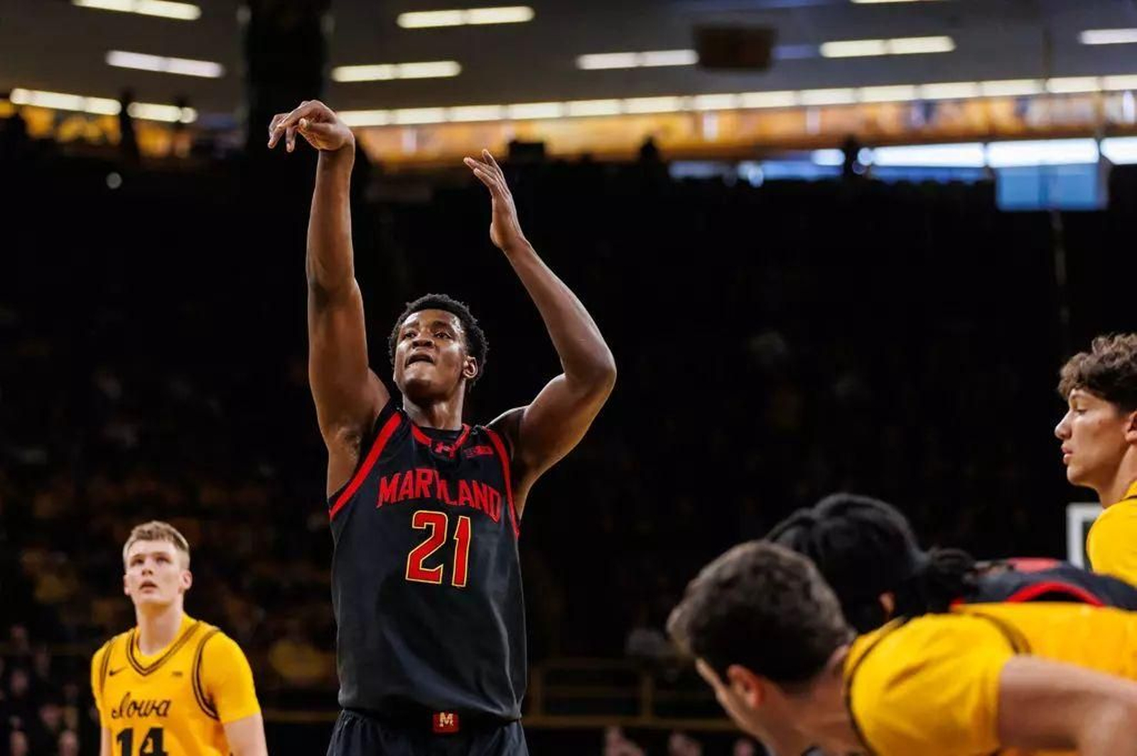 NCAA: Álvaro Folgueiras, triunfo ante la Maryland de Guille del Pino