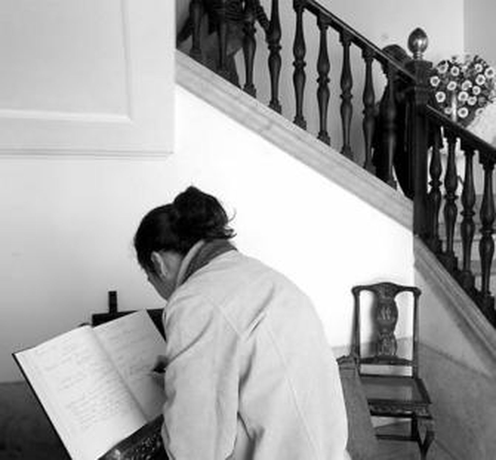 Los sanluqueños pudieron firmar en el libro de condolencias durante toda la jornada de ayer.