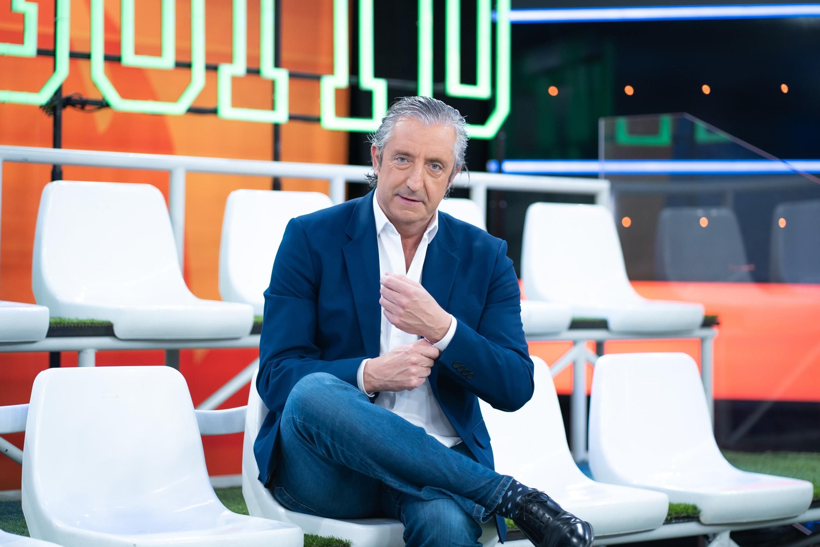Josep Pedrerol lo tiene todo preparado para una nueva temporada de ‘El Chringuito de Jugones’ en Mega.