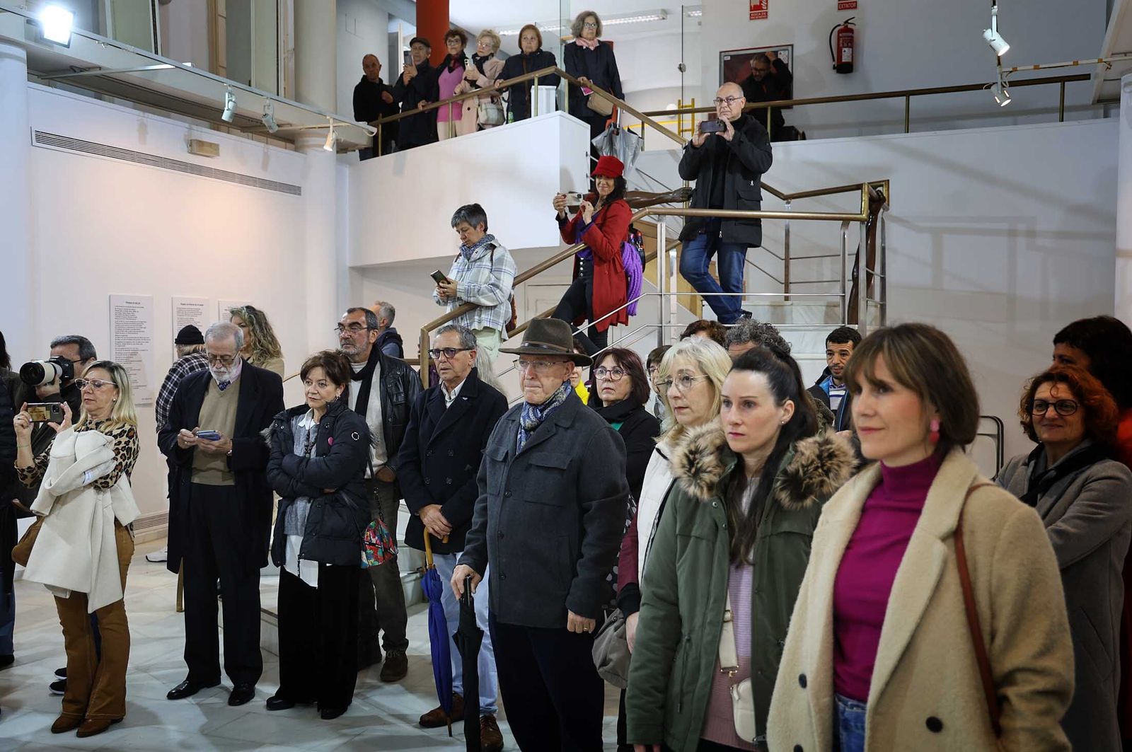 Imágenes del acto de clausura de la exposición "Bajo un mismo latido", en la Casa Colón de Huelva