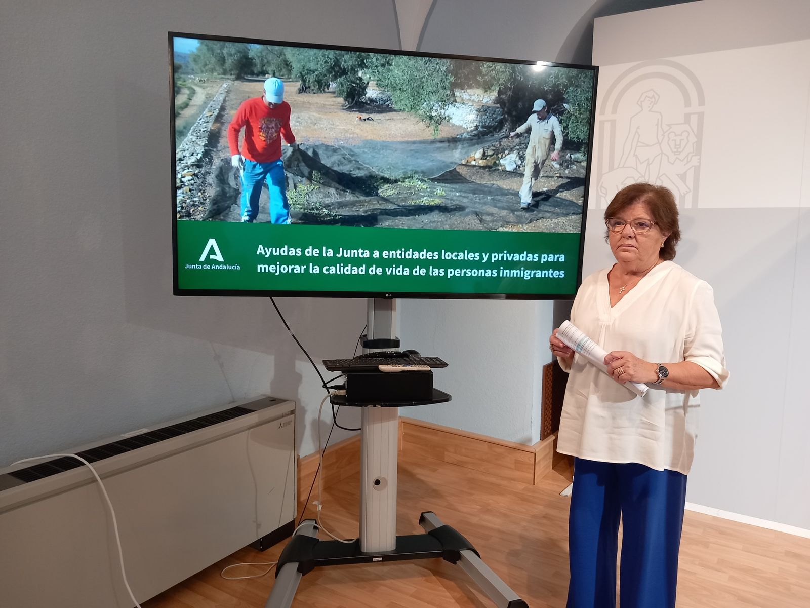 La delegada Dolores Sánchez presenta el programa de ayudas.