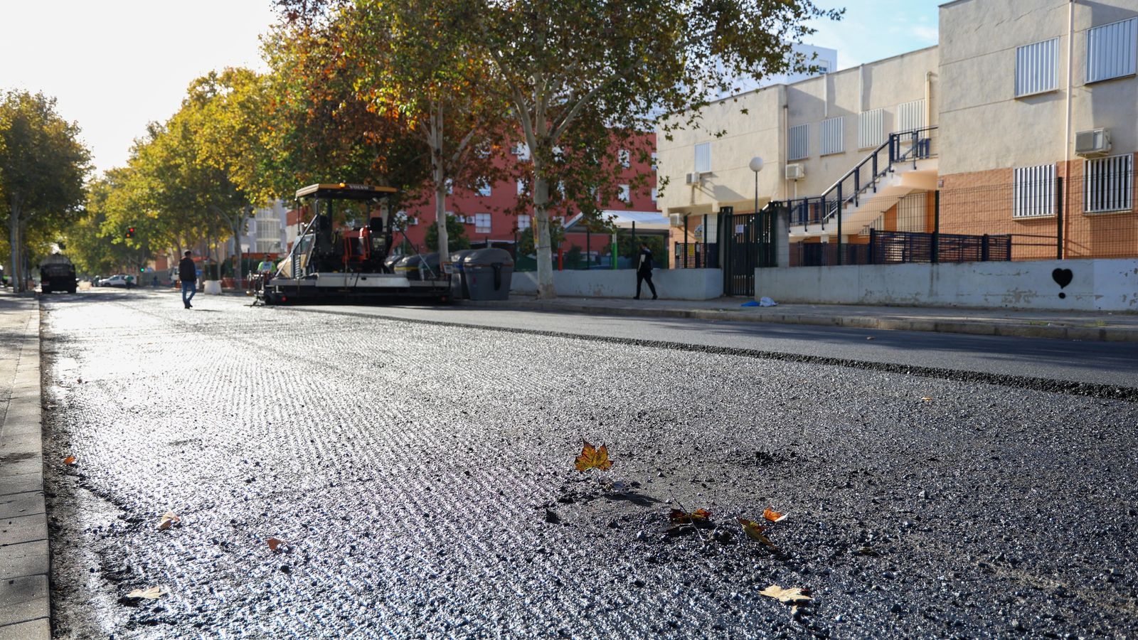 Una imagen de la calle reasfaltada.