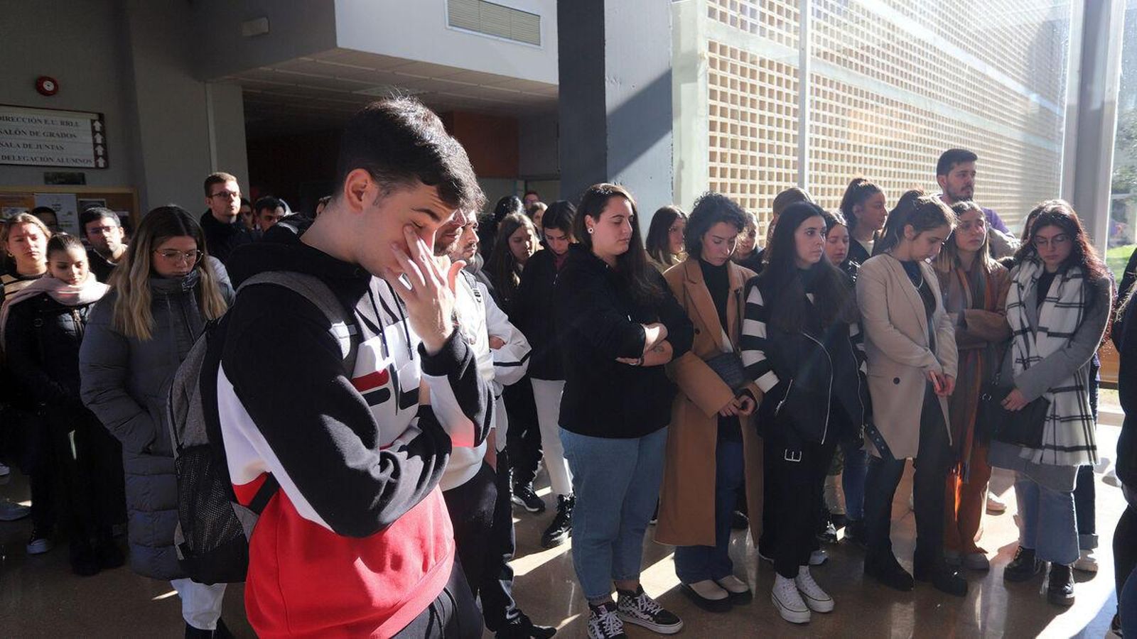 Concentración de estudiantes en la Universidad de Huelva, este miércoles.