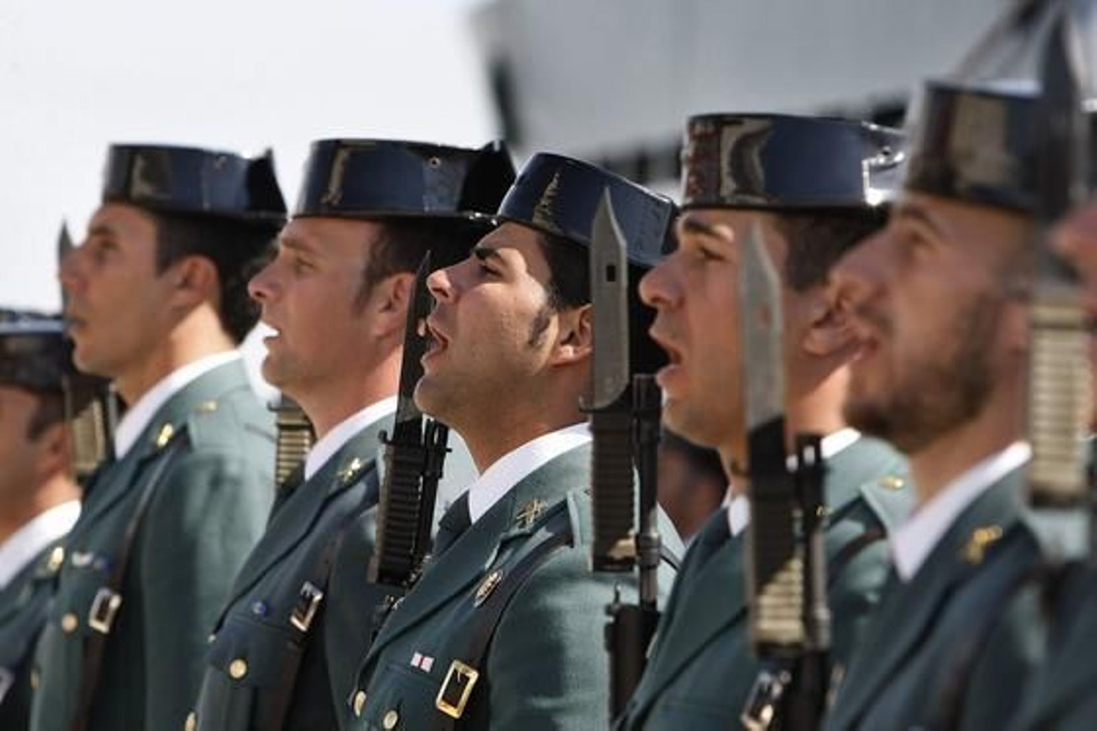 El vicepresidente primero del Gobierno y ministro del Interior, Alfredo Pérez Rubalcaba, ha presentado la patrullera 'Río Segura' "buque insignia" del Servicio Marítimo de la Guardia Civil./José Braza

Foto: Jos?raza