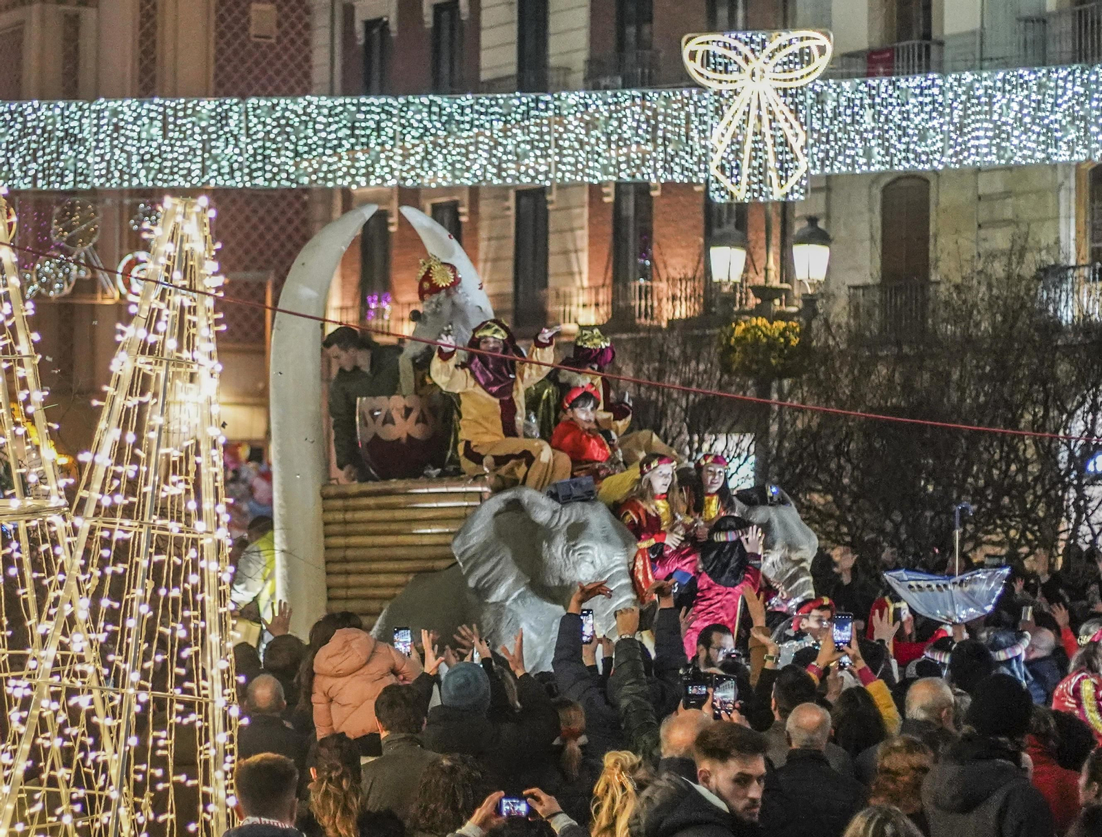 La cabalgata de los Reyes Magos de Granada, en imágenes