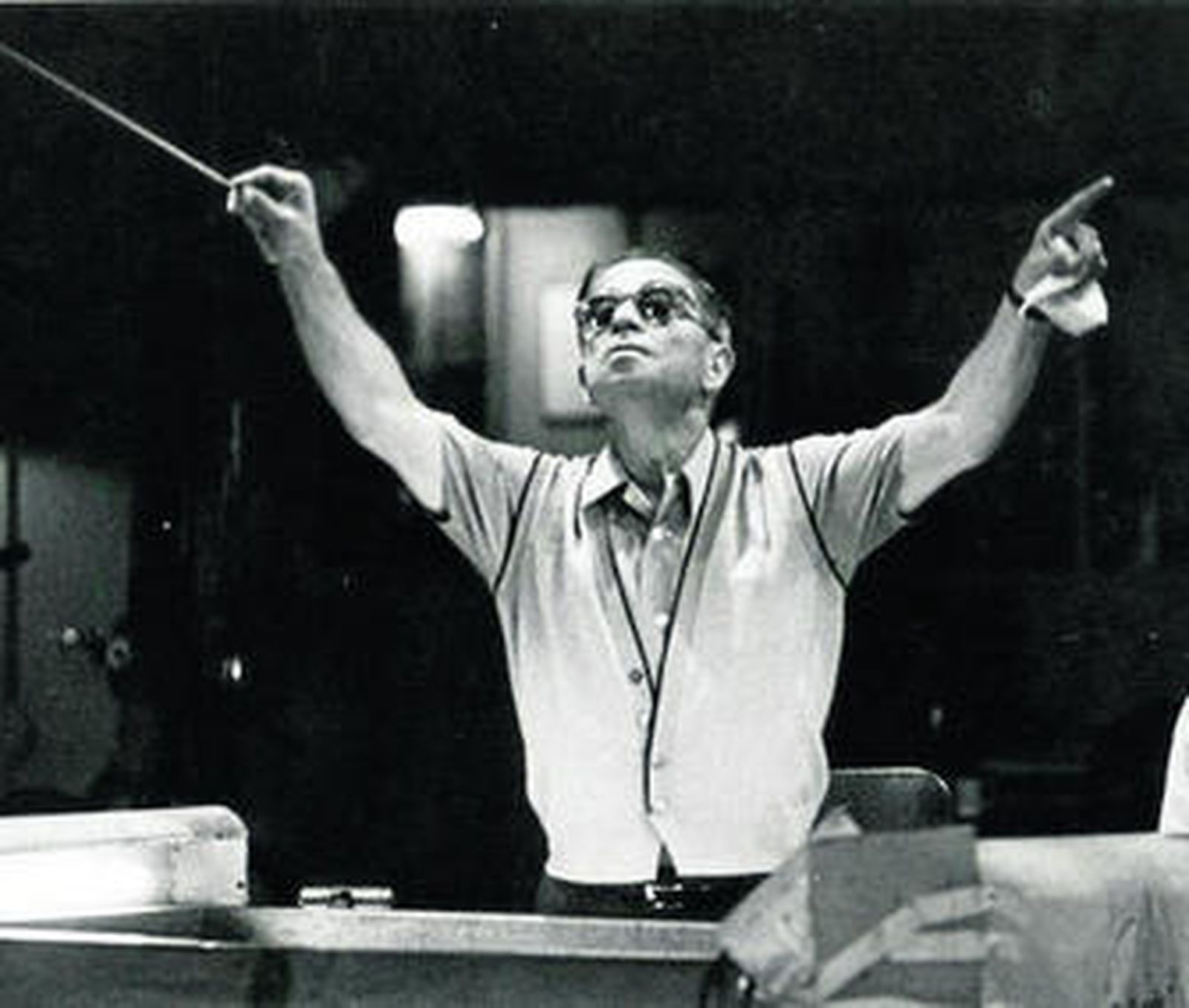 Alfred Newman, compositor y director musical de la 20th Century Fox.