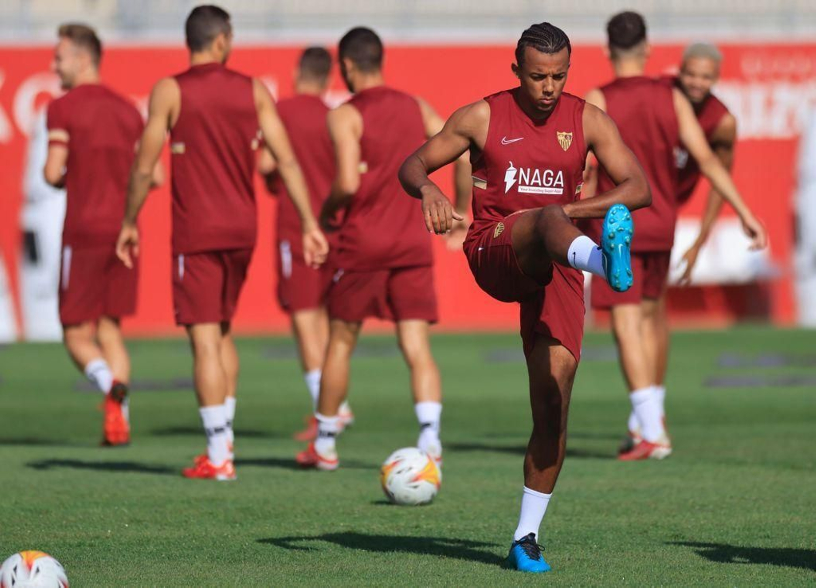 Koundé se ejercita en la mañana de este jueves en la ciudad deportiva.