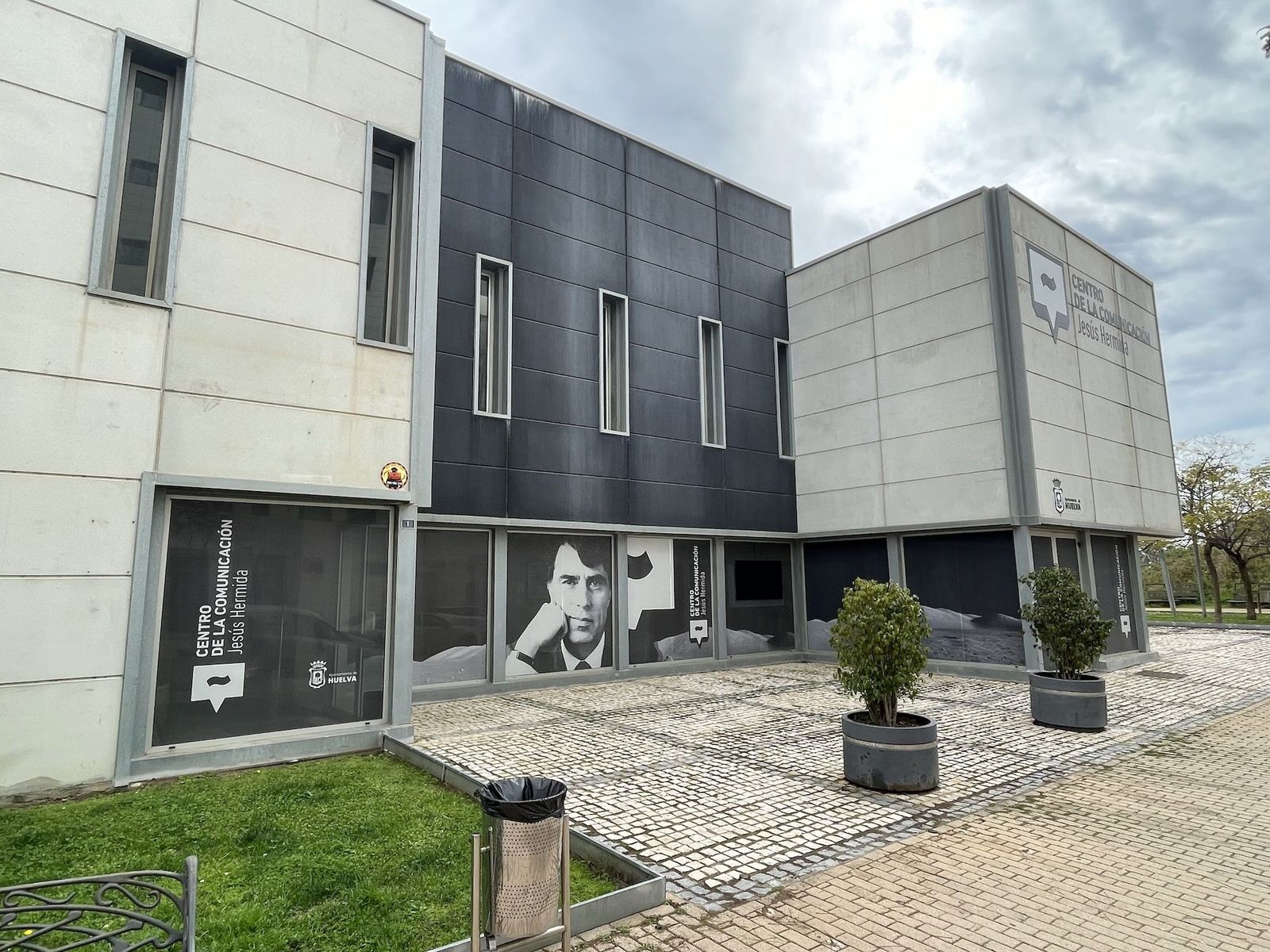 Vista exterior del Centro de la Comunicación Jesús Hermida.