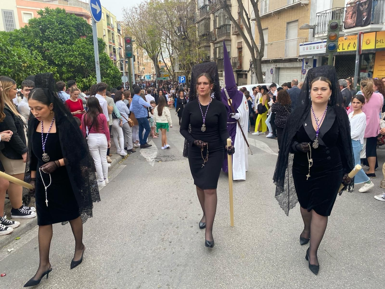 Tarde de Domingo de Ramos con cielos grises