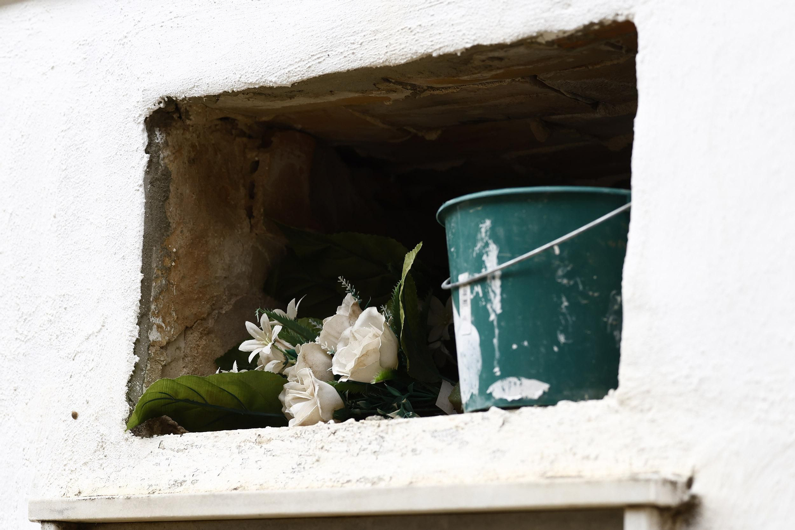 Visita al cementerio en el Día de Todos los Santos, en imágenes