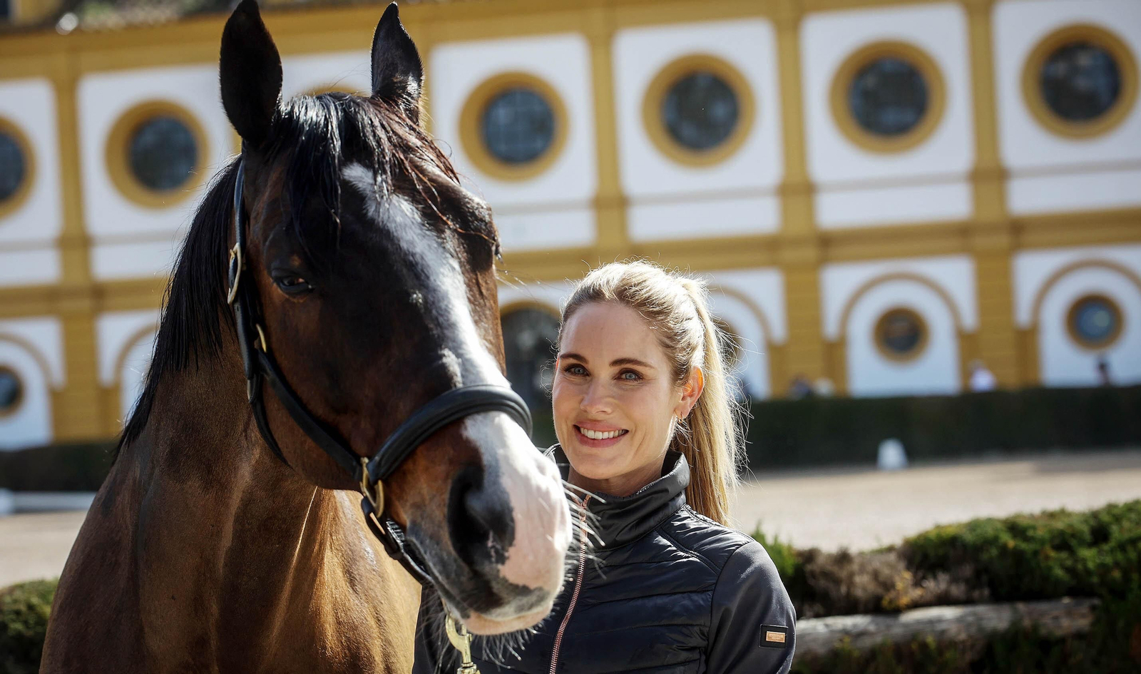 La modelo Helen Svedin y Luís Figo en el Concurso Internacional Doma Clásica en Jerez