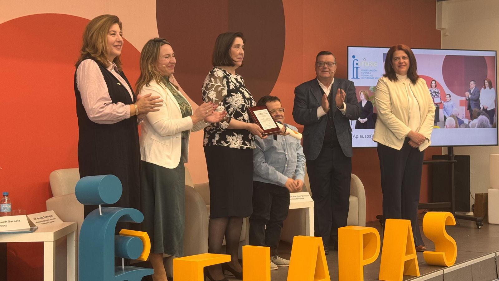 Un momento de la entrega del galardón