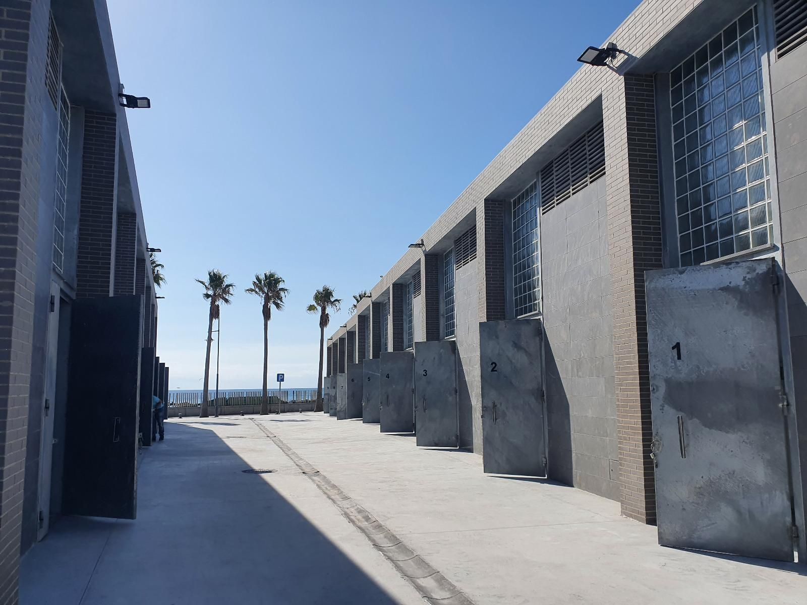 Los cuartos de armadores del puerto de Estepona.