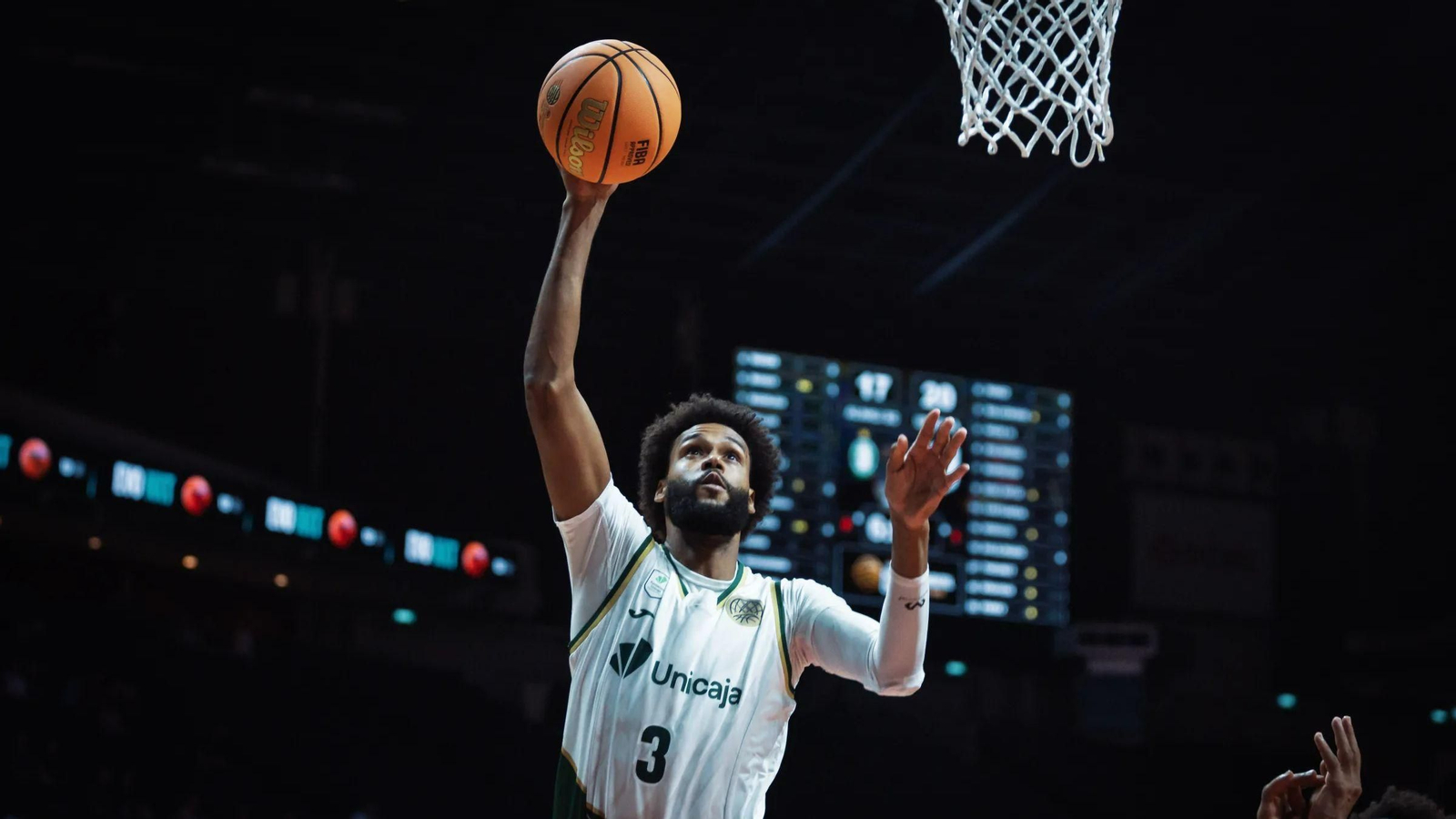 James Webb III durante el encuentro.