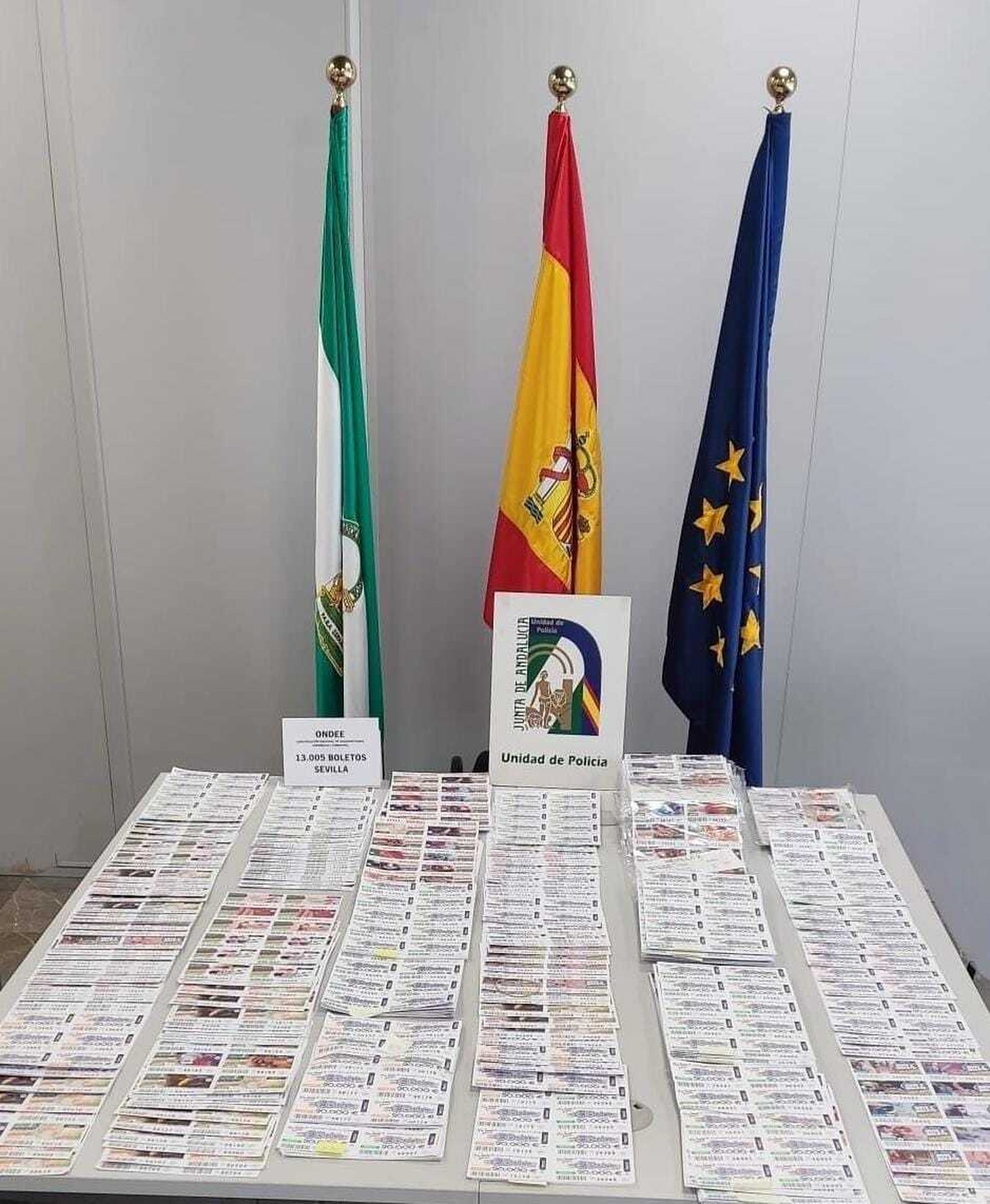 Los boletos intervenidos.