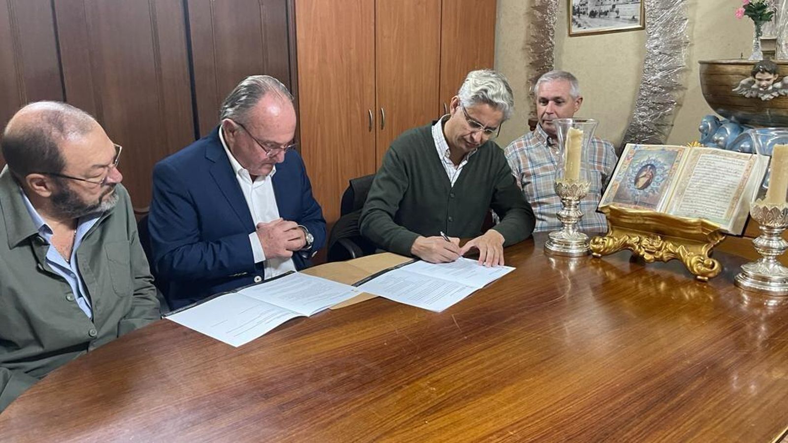 Firma del contrato entre las dos partes