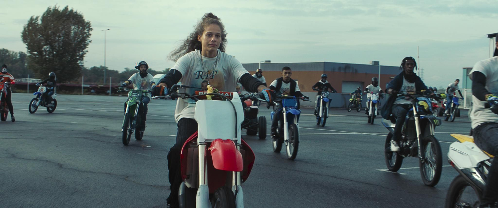 Las motos las carga el diablo en la película de Quivoron.