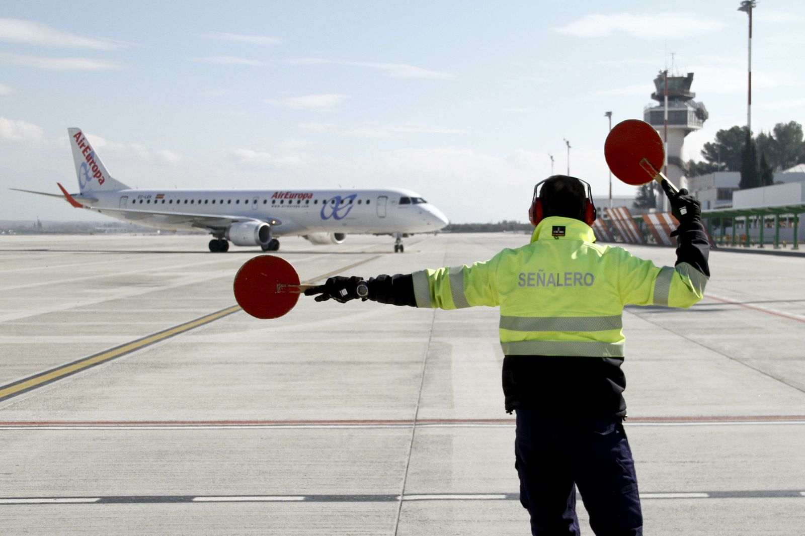 Un pasajero conflictivo se marca un 'Melendi' en un vuelo procedente de Granada