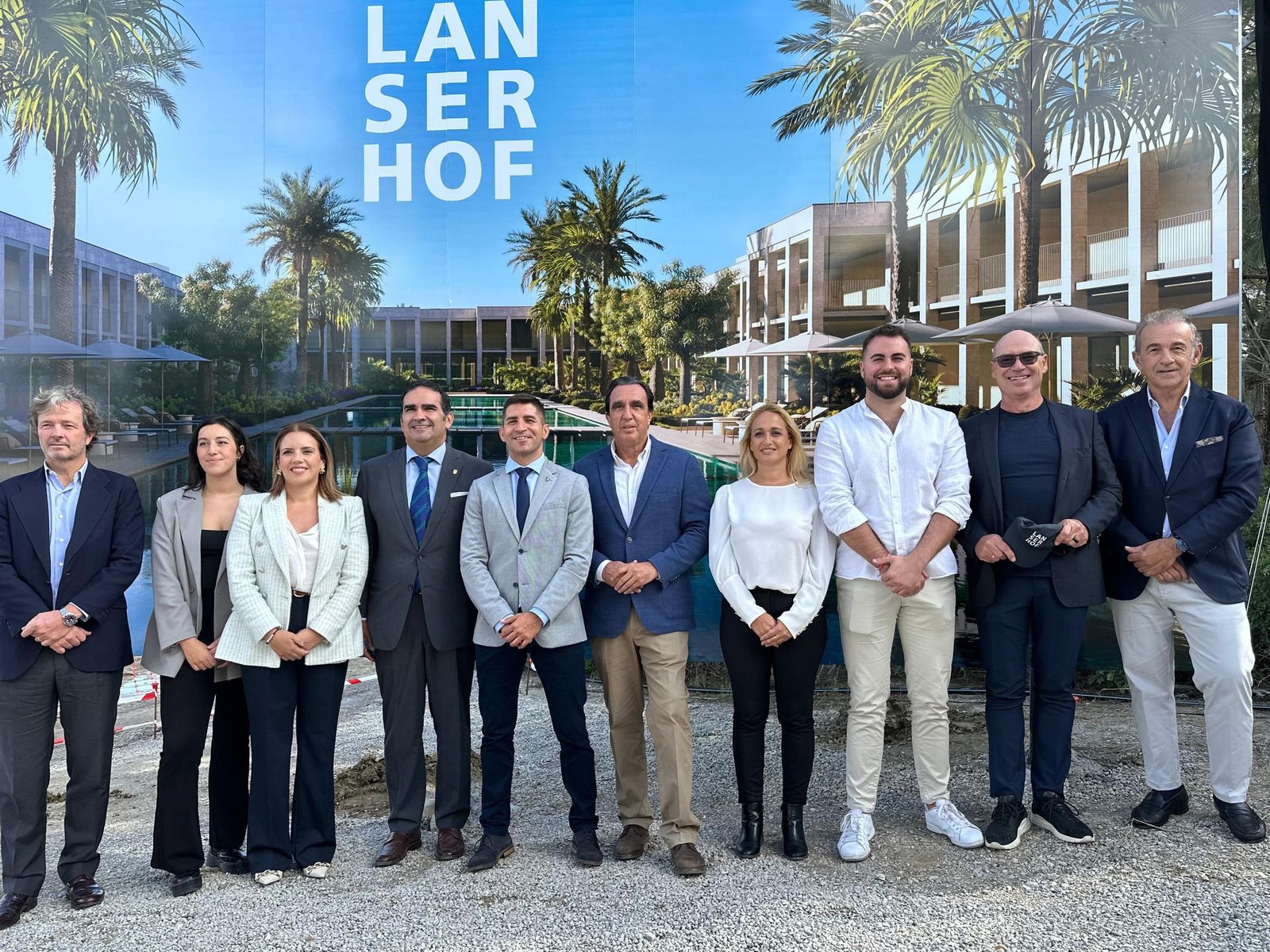 El acto de colocación de la primera piedra del resort.