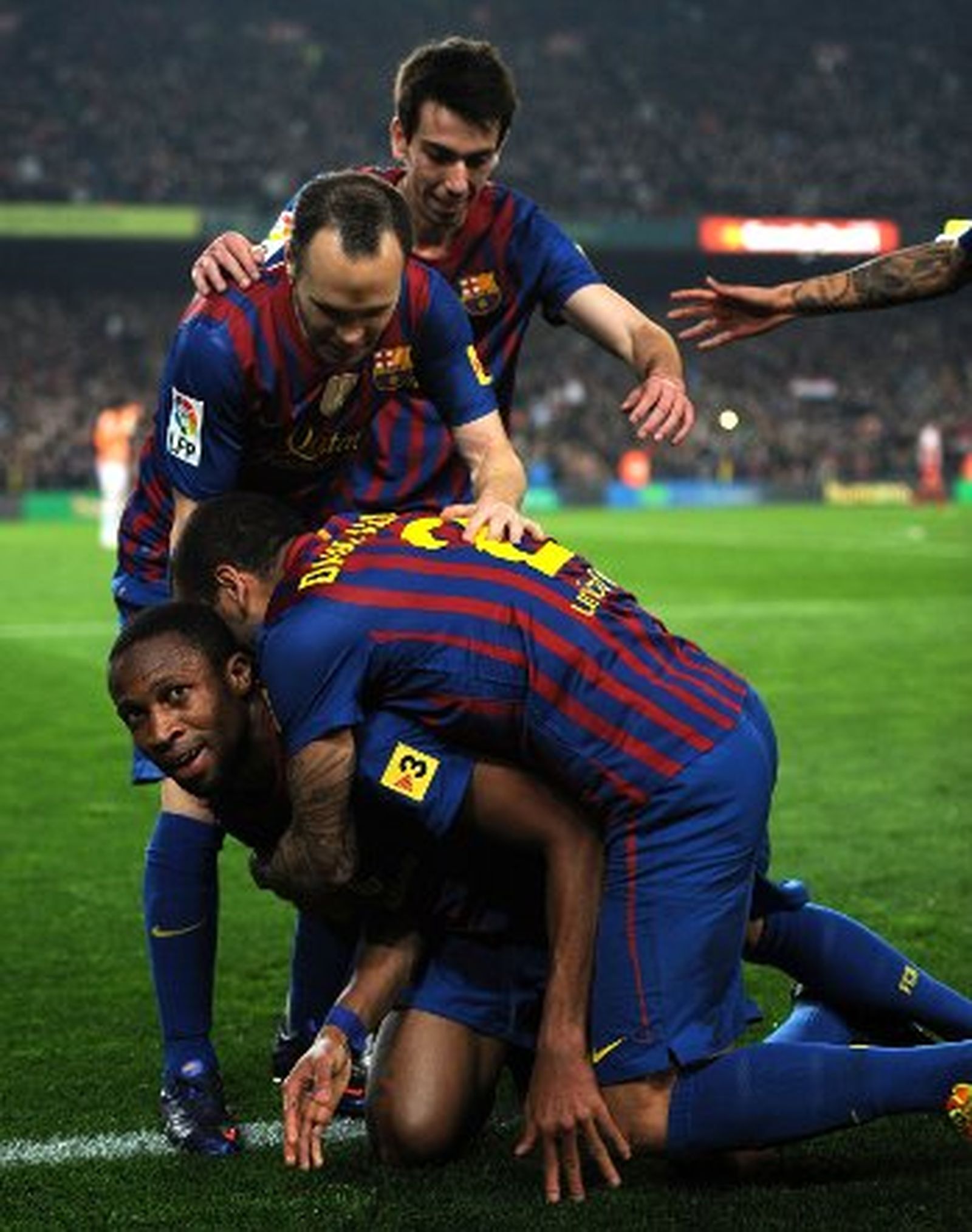 Keita le cura el susto a un Barça con diez (3-1)