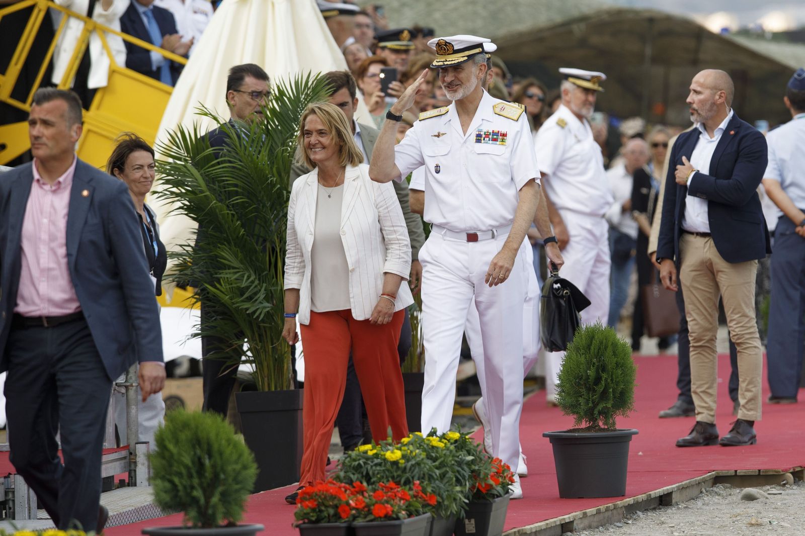 Las Fuerzas Armadas desembarcan en Motril: buques, paracaidistas y helicópteros en primera línea de playa