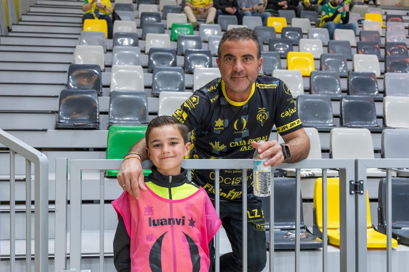 En imágenes: la afición y mejores jugadas del Jaén FS - Jimbee Cartagena