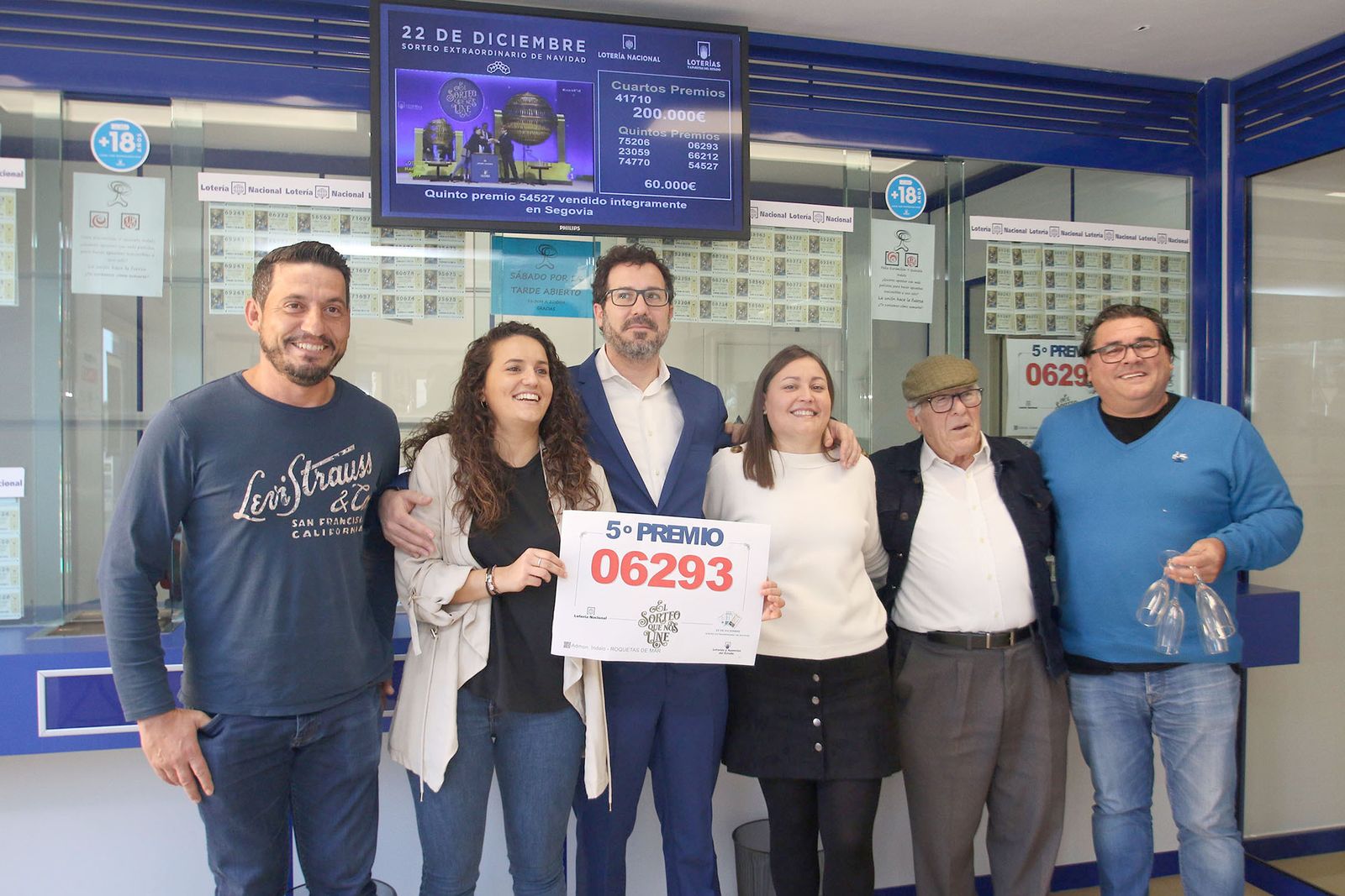 Las imágenes de los premios de la Lotería de Navidad en Roquetas, Vícar y Almería