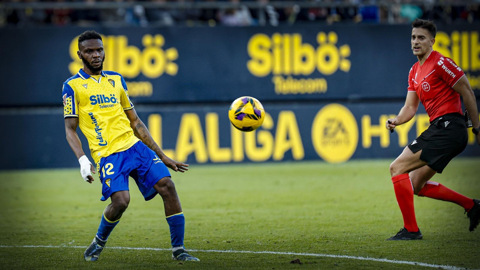 Búscate entre las fotos del partido de fútbol Cádiz CF - Albacete Balompié