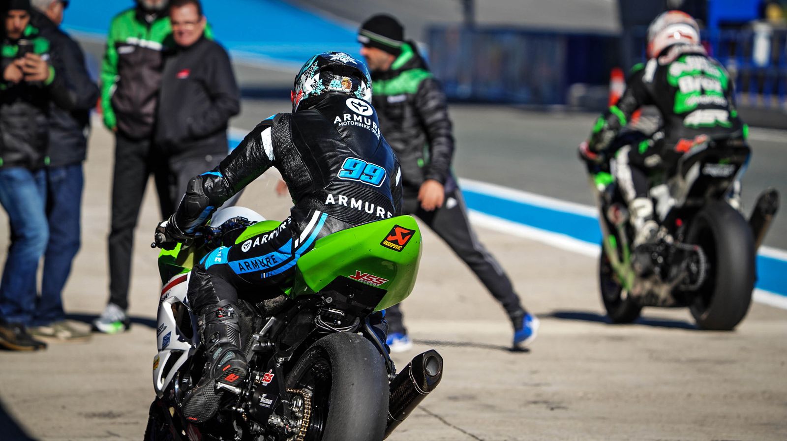 Álvaro Bautista estrena su numero 1 en las pruebas de SBK en Jerez