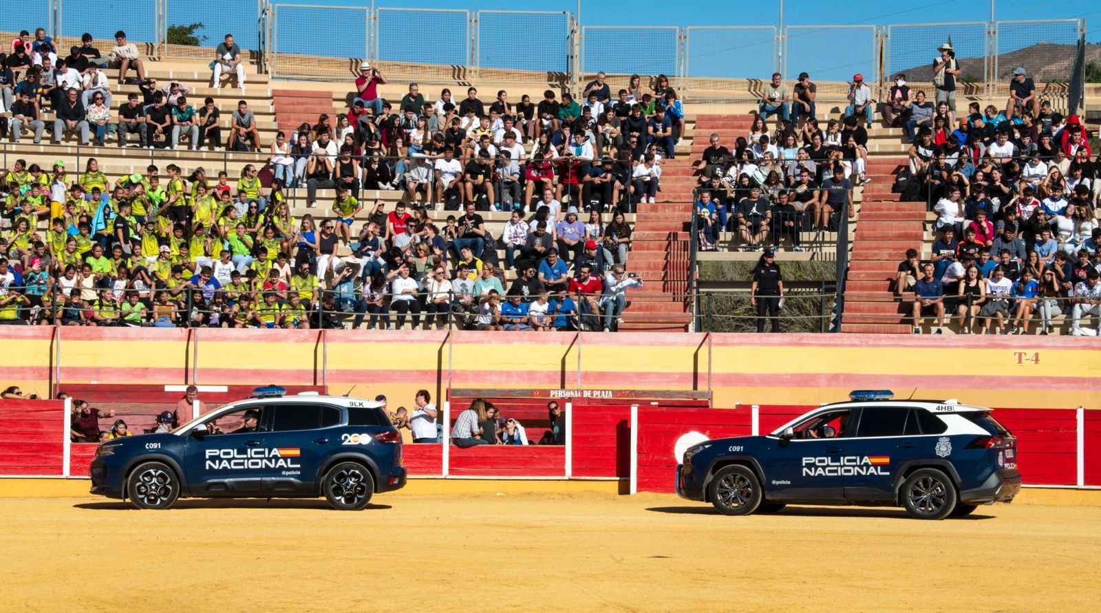 Galería | Así ha sido la jornada de puertas abiertas de la Policía Nacional en la Plaza de Toros de Motril