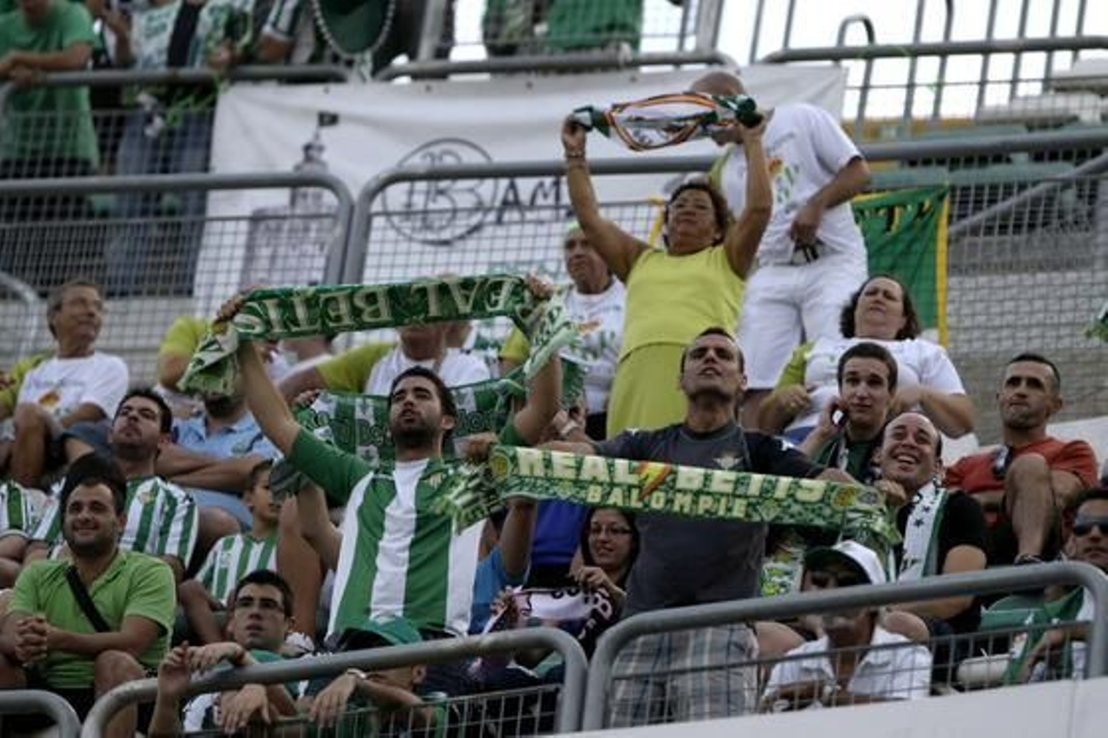 El Betis acumula tres partidos seguidos venciendo tras traerse los tres puntos de Elche. / LOF