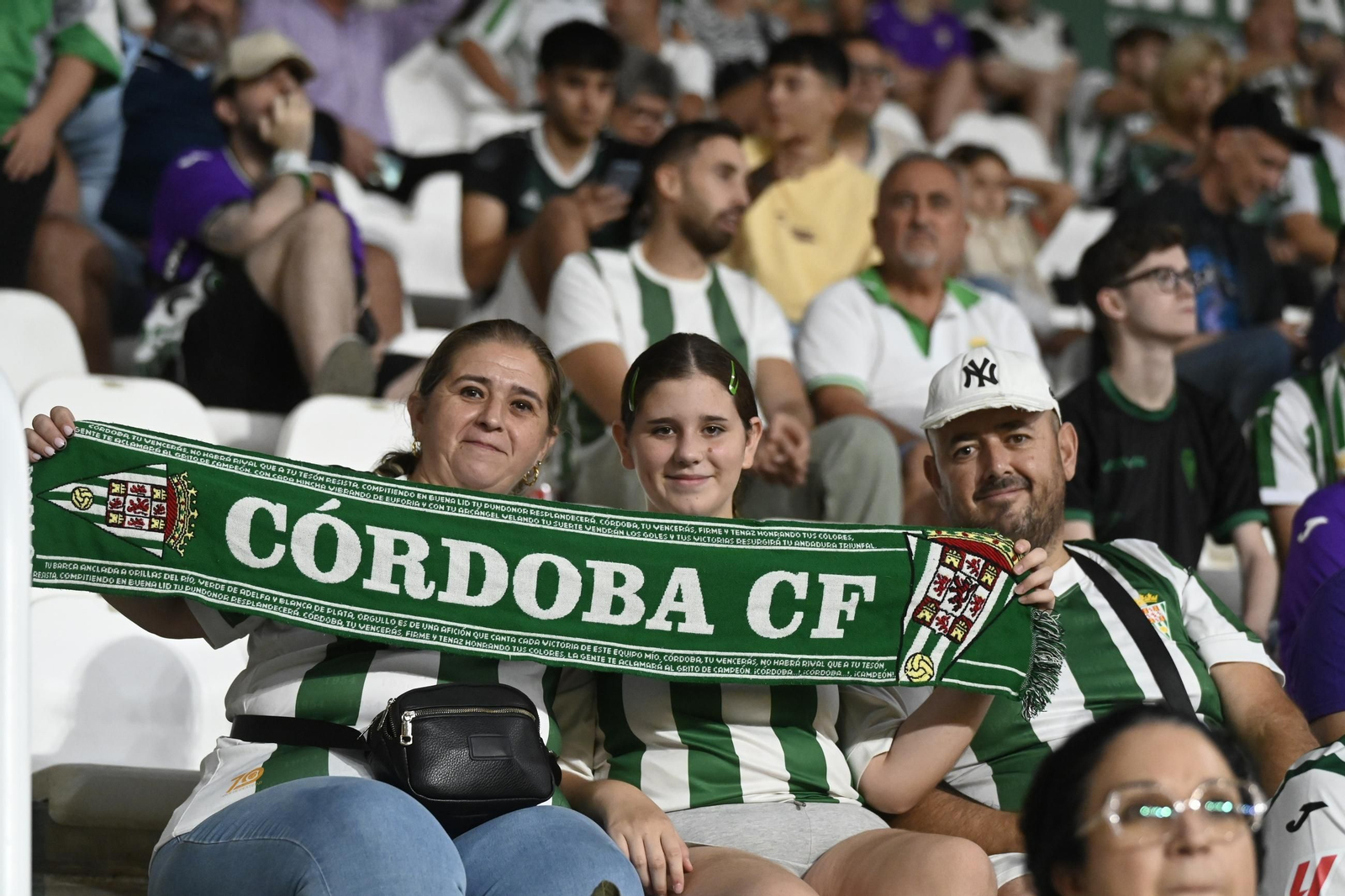 Las mejores fotos del ambiente en El Arcángel para el Córdoba CF - Racing de Santander