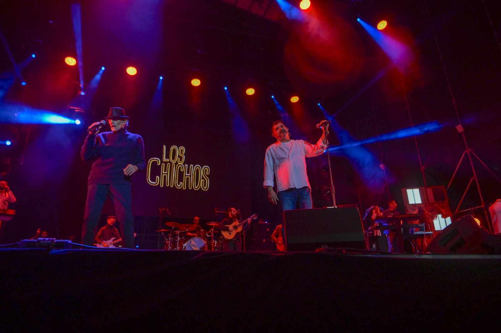 Así fue el concierto, bajo la lluvia, de Los Chichos en Granada
