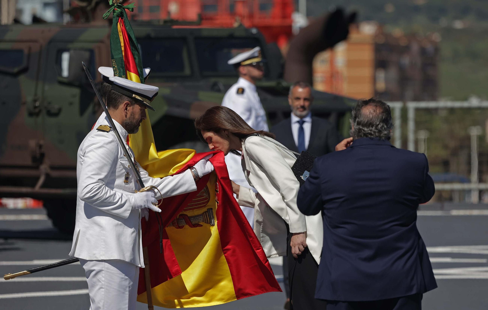 Fotos de la Jura de Bandera para personal civil a bordo del Buque de Asalto Anfibio 'Castilla' en Algeciras